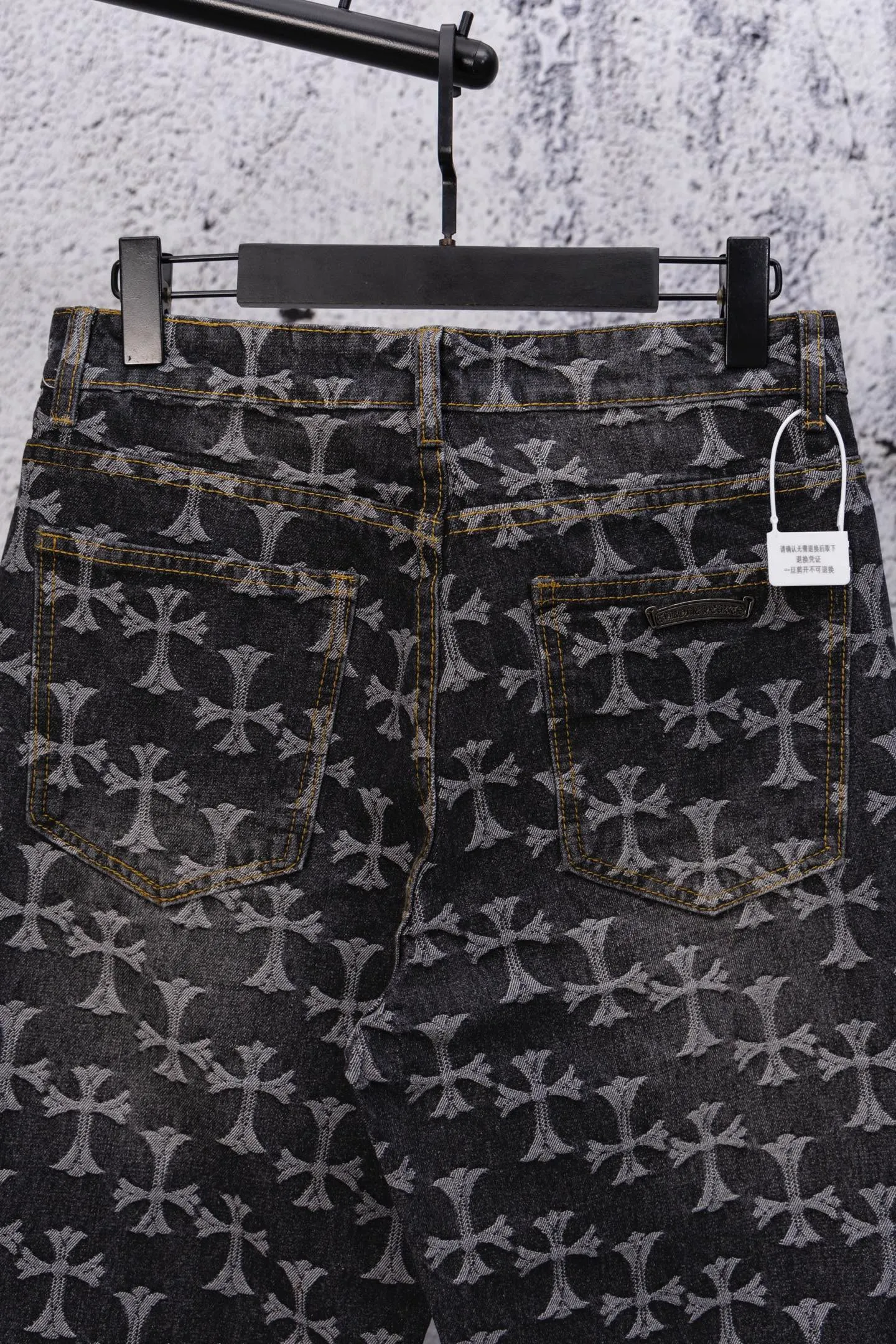 P200 Chrome Hearts CH Chrome Hearts double-sided full-print LOGO jacquard dark pattern heavy-duty denim jacket jeans denim suit same style as Internet celebrity star cross full-print denim jacket jeans, unique cross design elements plus all-over printing, full of design sense. It is made of 100% denim cotton fabric with heavy coarse yarn count, which ensures a stiff and tough silhouette while being soft, comfortable and breathable. The lapel is designed with silver buttons and is full of texture. The classic white cross logo is all over the dress, making it a perfect versatile style for spring and summer! Customized jacquard fabric, you can wear it in various styles. This gender-neutral shirt is a must-have for nightclubs. It can be worn as a jacket for both men and women. It can be easily worn by both men and women! The original loose version is made of high-quality pure cotton fabrics. The fabric pattern is high-definition and delicate without burrs. It is comfortable and breathable to wear. All the buttons are molded and customized. It is casual and fashionable and can be matched with any bottoms. It can be windproof and sunproof in spring and summer. It can be worn outside in autumn and winter! Easily concave shape makes you look slimmer and taller, perfect for both men and women! Color: Black Blue Size: Jacket S-XL Pants 28-36